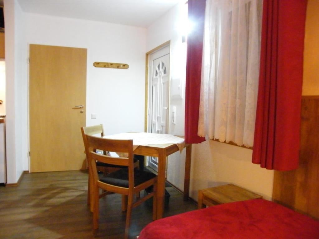 Gaestehaus Ballmann Rockeskyll Room photo